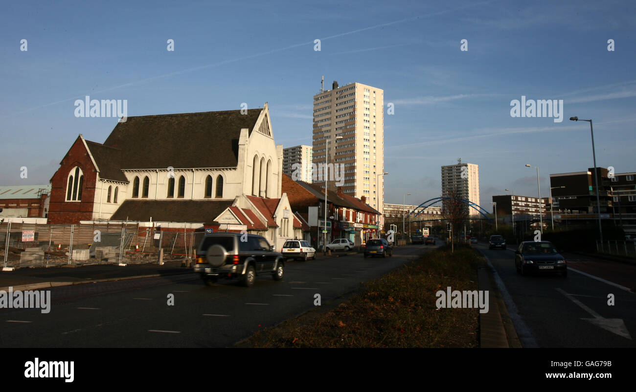 Stock - decadimento urbano. Chiesa vicino alla Heath Town Estate a Wolverhampton Foto Stock