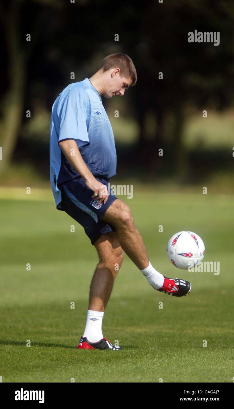 Calcio - International friendly - Inghilterra / Portogallo - Inghilterra Training. Steven Gerrard in Inghilterra alla formazione di oggi Foto Stock