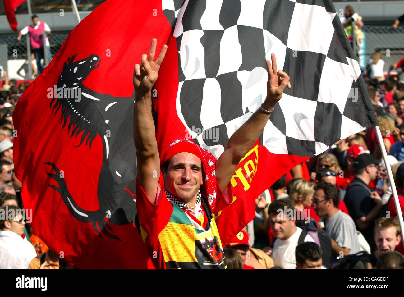 Formula uno Motor Racing - Gran Premio d'Italia - gara. Un fan Ferrari in  pista a fine gara Foto stock - Alamy
