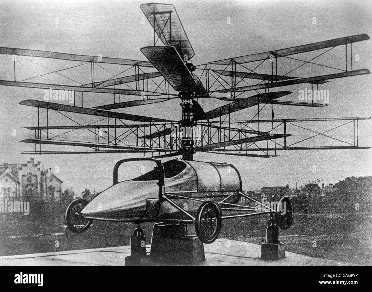 Il 'aeroplano di equipaggio' un'invenzione del marchese spagnolo Patrasso Peecara. Si sostiene che può coprire 150 chilometri all'ora. Foto Stock