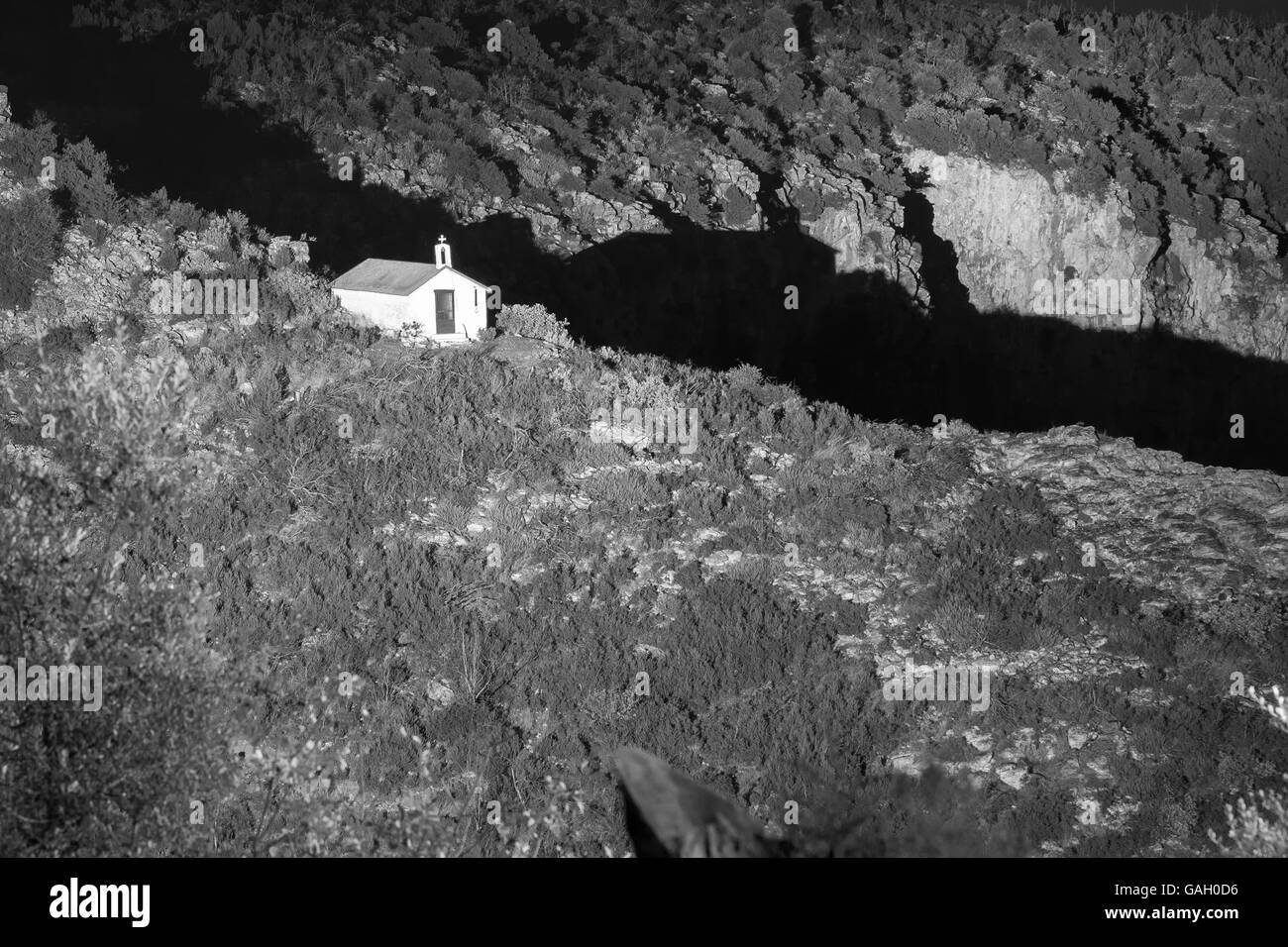 Immagine in bianco e nero di un ortodosso vecchia chiesa in Grecia. Foto Stock