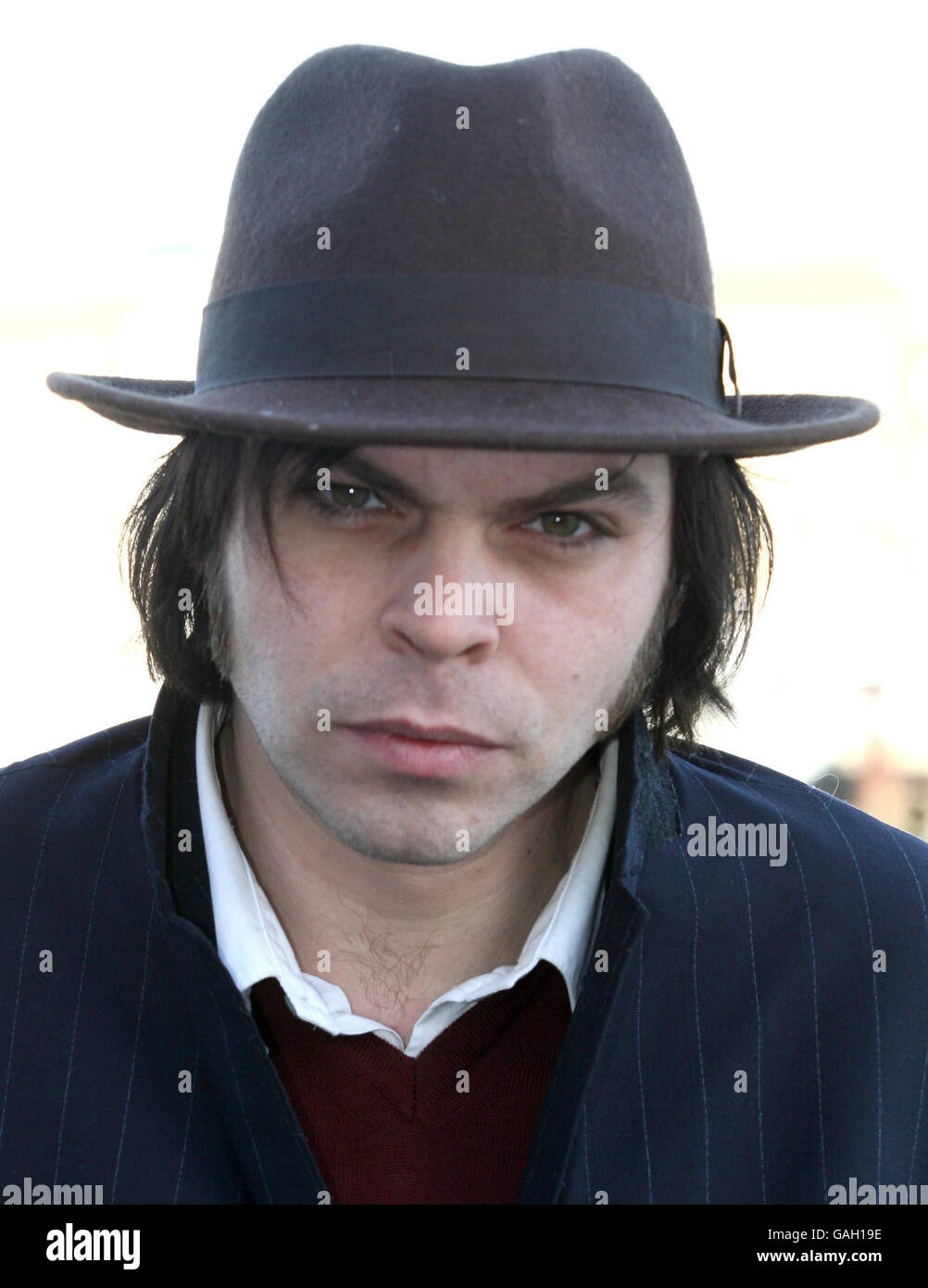 Gaz Coombes di Supergrass aumenta la consapevolezza per la crisi homelessness 'conseguenze' campagna fuori dal Design Museum di Londra. Foto Stock