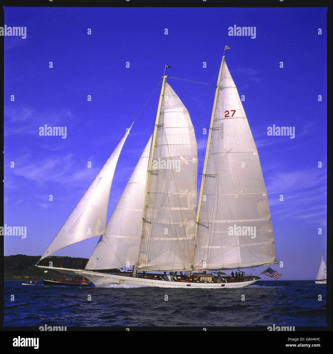 AJAX NEWS FOTO. 1997. FALMOUTH, Inghilterra. - TRANSATLANTIC RACE - SCHOONER ADELA ATTRAVERSANDO IL TRAGUARDO OFF FALMOUTH. Gara è modellato sul 1905 Kaiser Cup gara vinta da SCHOONER ATLANTIC. Foto:JONATHAN EASTLAND/AJAX REF:97/YA/ADELA. Foto Stock