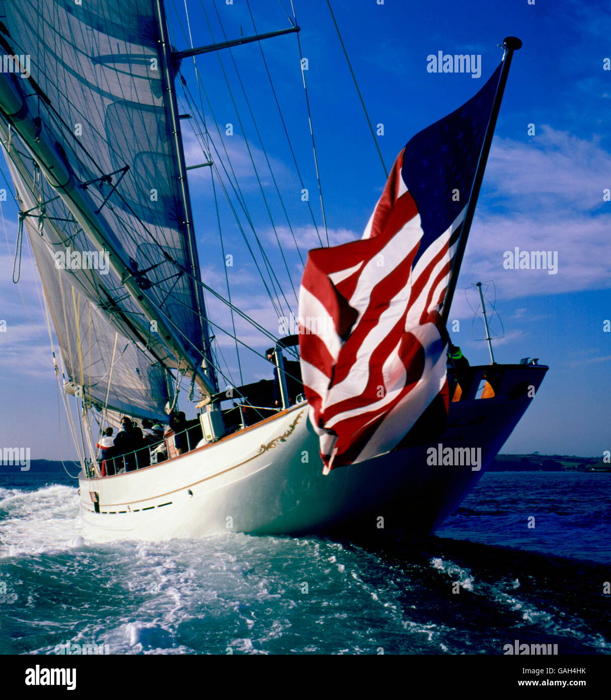 AJAX NEWS FOTO.1997. FALMOUTH, Inghilterra. - Vincitore - La goletta ADELA SI AVVICINA AL TRAGUARDO DEL 1997 ATLANTIC CHALLENGE CUP - una replica gara del 1905 KAISER CUP - da NEW YORK A la lucertola. Foto:JONATHAN EASTLAND/AJAX REF:980424/ADELA/yacht. Foto Stock