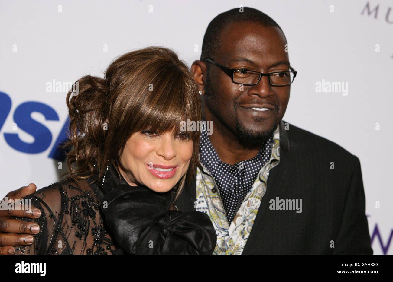 Paula Abdul e Randy Jackson arrivano al Carl Davis Pre-Grammy party al Beverley Hilton Hotel, Los Angeles. Foto Stock