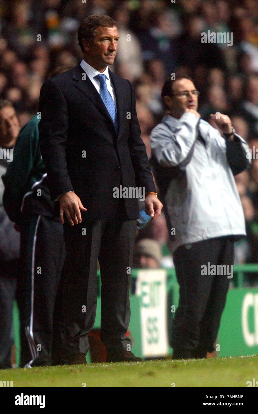 Graeme Souness, manager di Blackburn Rovers, guarda dalla linea touch Foto Stock