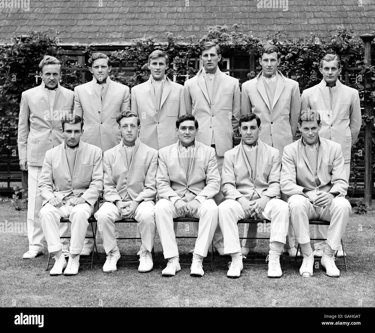 Gruppo del team dell'Università di Cambridge: (Back row, l-r) Andrew Benke, Anthony Windows, RC White, Richard Hutton, Mark Weedon, Anthony Goodfellow; (prima fila, l-r) Richard Thomson, Edward Craig, Tony Lewis, Mike Brearley, Tony Pearson Foto Stock