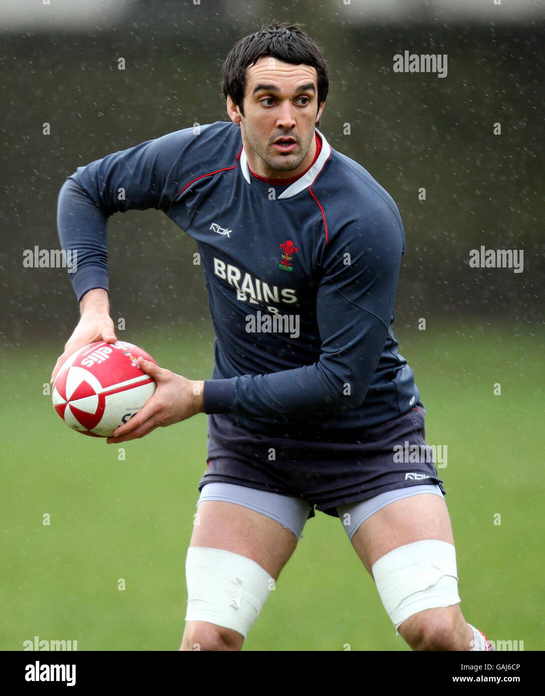 Jonathan Thomas durante una sessione di formazione presso il Welsh Institute of Sport, Sophia Gardens, Cardiff. Foto Stock