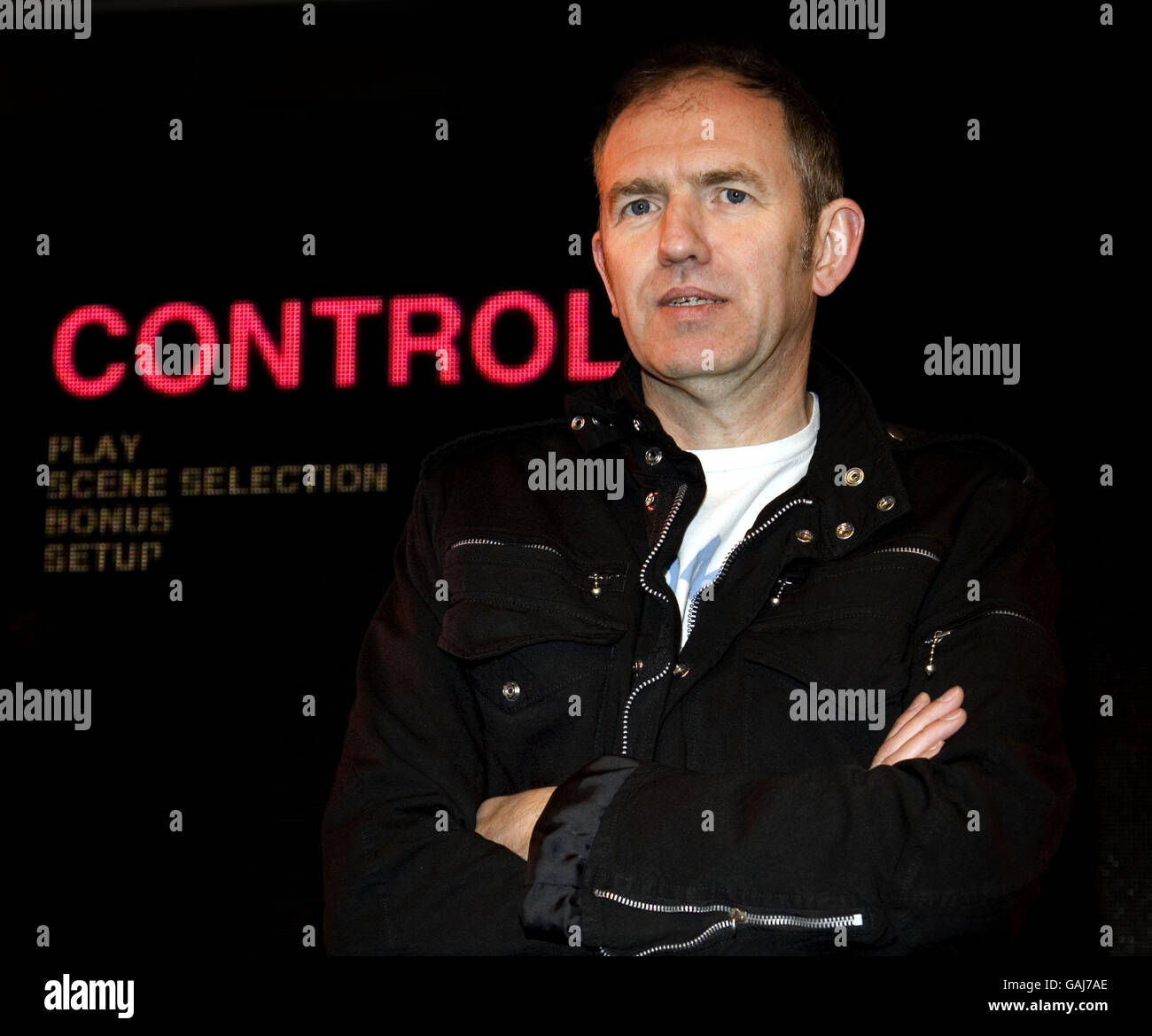 Anton Corbijn, direttore della Joy Division/Ian Curtis Biopic 'Control' del 2007, celebra l'uscita del film su DVD e del libro 'in Control', con una sessione di firma all'HMV di Oxford Street, Londra. Foto Stock