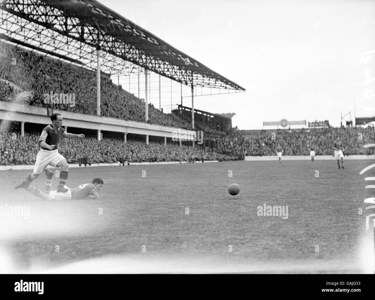 West Ham United's Terry Woodgate forza la sua strada oltre arretrato completamente opposto Foto Stock