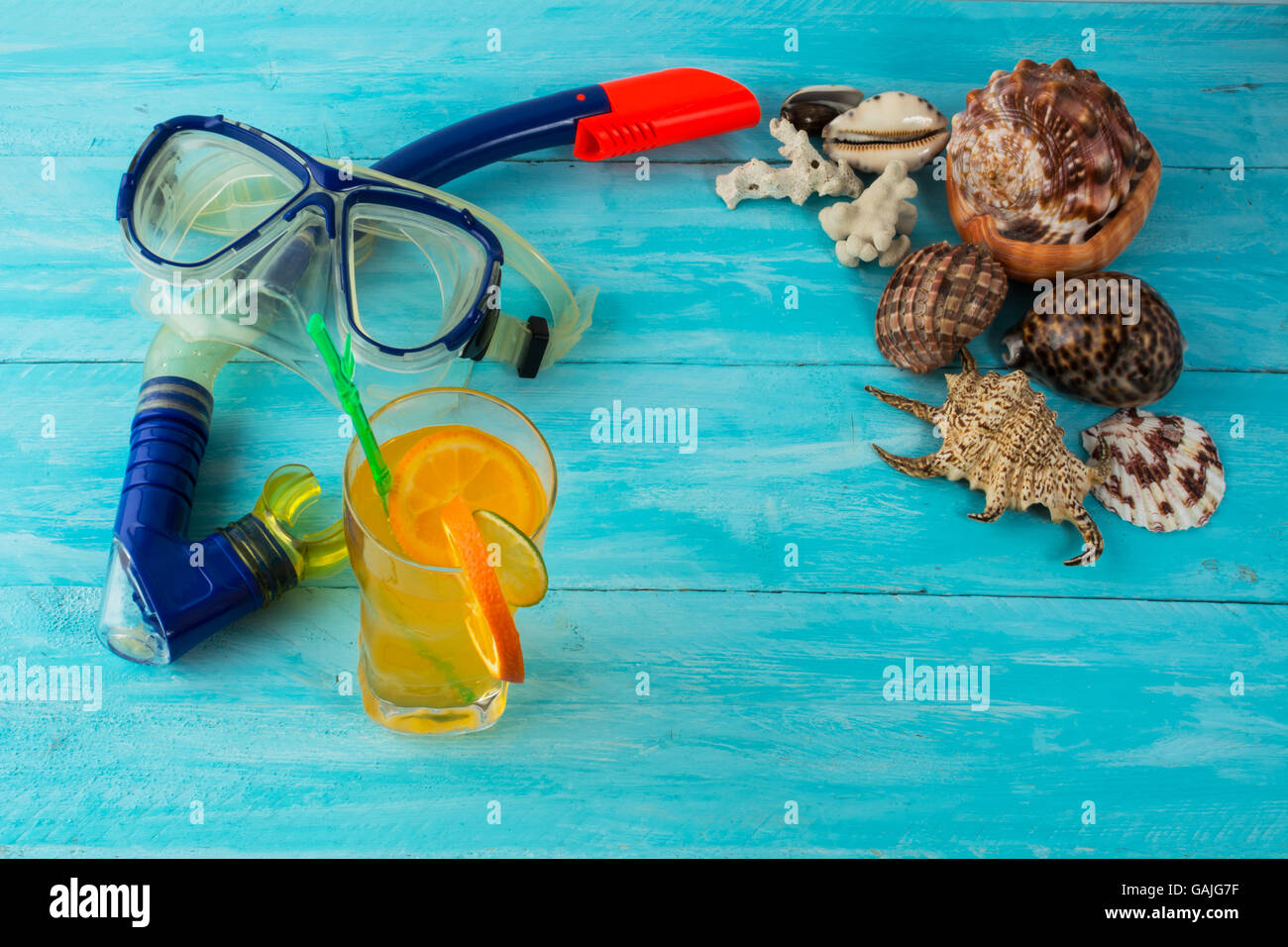 Vacanza al mare sullo sfondo. Beach party. Conchiglie di mare. Avventura. Lo snorkeling maschera. Maschera subacquea. Sport acquatici. Mare vacanza. Mare holid Foto Stock