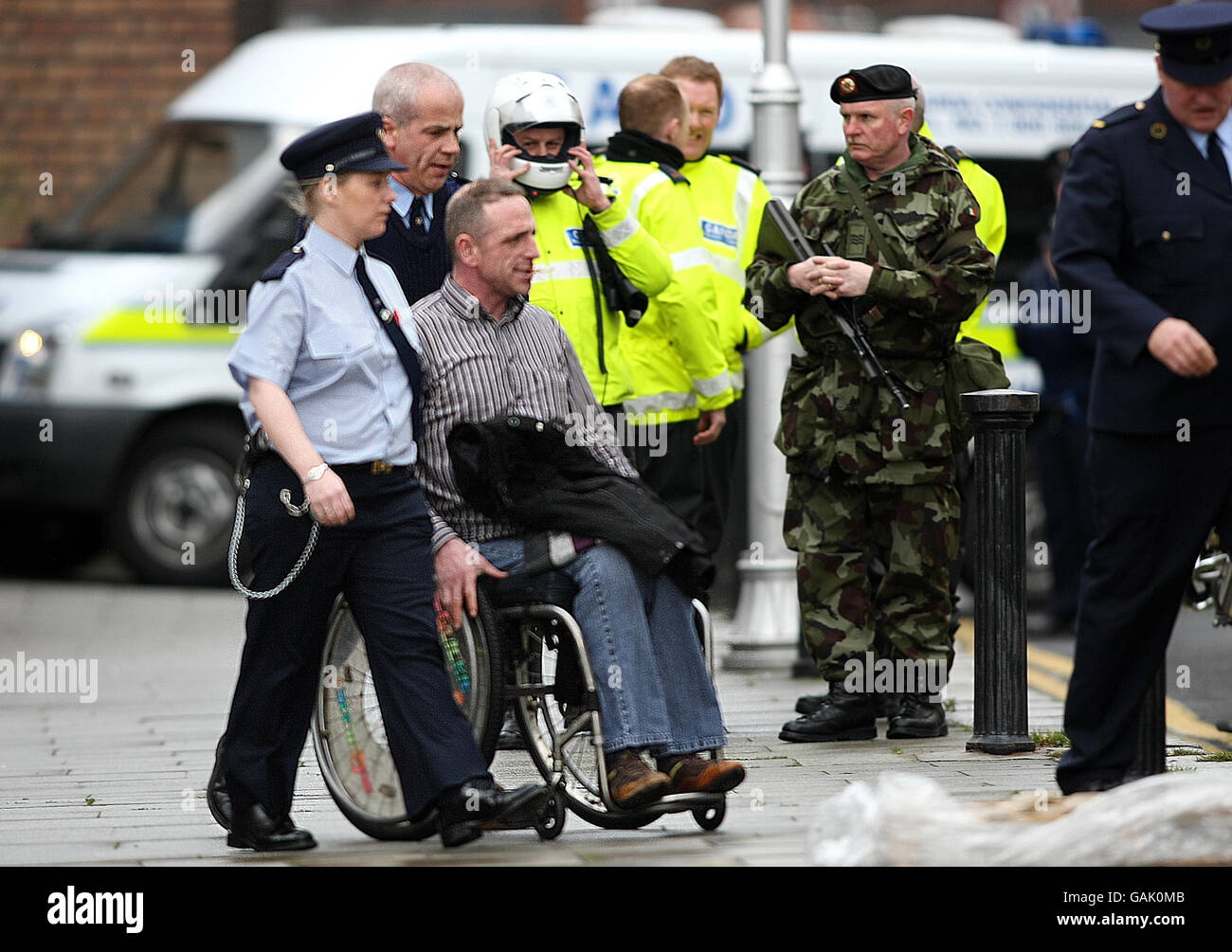 Edward McGarrigle, 42 anni, di Melmount Gardens, Strabane, Co Tyrone è un furgone di prigione, uno dei cinque uomini accusati di essere membri dell'Esercito di liberazione nazionale irlandese che sono stati rimessi in custodia presso la Corte penale Speciale di Dublino oggi. Foto Stock