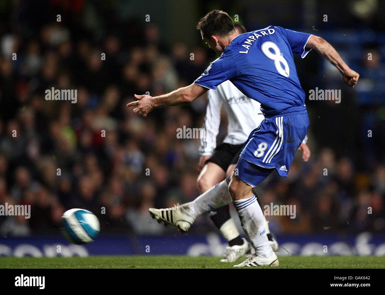 Calcio - Barclays Premier League - Chelsea v Derby - Stamford Bridge. Frank Lampard di Chelsea segna il quinto obiettivo del gioco. Foto Stock