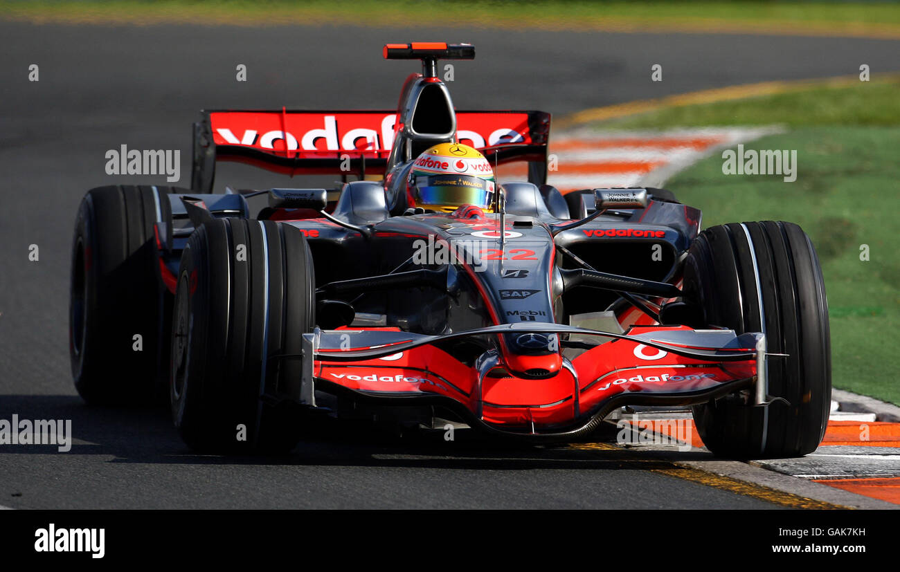 Formula uno Motor Racing - Gran Premio d'Australia - gara - Albert Park. Lewis Hamilton della McLaren durante la Formula uno, Australiano, Gran Premio ad Albert Park, Melbourne, Australia. Foto Stock Formula uno Motor Racing - Gran Premio d'Australia - gara - Albert Park. Lewis Hamilton della McLaren durante la Formula uno, Australiano, Gran Premio ad Albert Park, Melbourne, Australia. Foto Stock