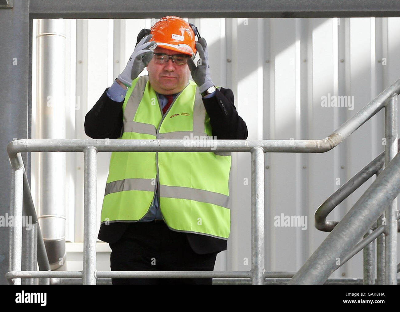 Il primo ministro Alex Salmond apre la più grande centrale elettrica dedicata alla biomassa della Scozia, la stazione Steven's Croft vicino a Lockerbie. Foto Stock