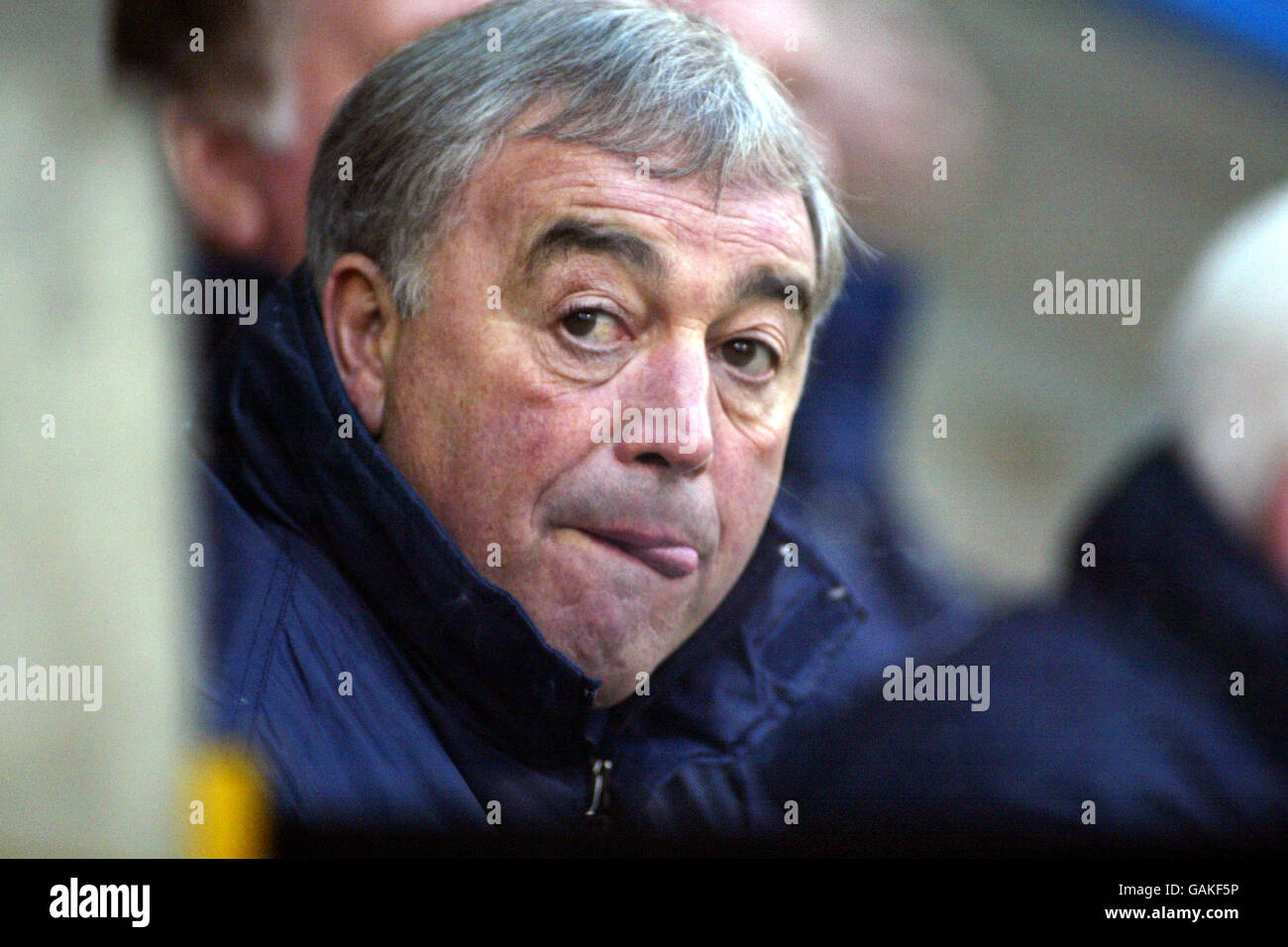 Il manager di Burnley, Stan Ternent, guarda alla sua squadra Perdete contro Gillingham Foto Stock