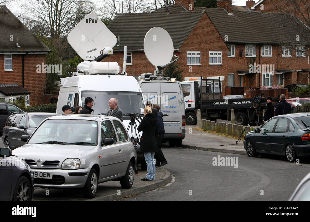 SIS furgoni nella zona di Bromford di Birmingham, durante la ricerca di ben Smythe 10 anni scomparso. Foto Stock