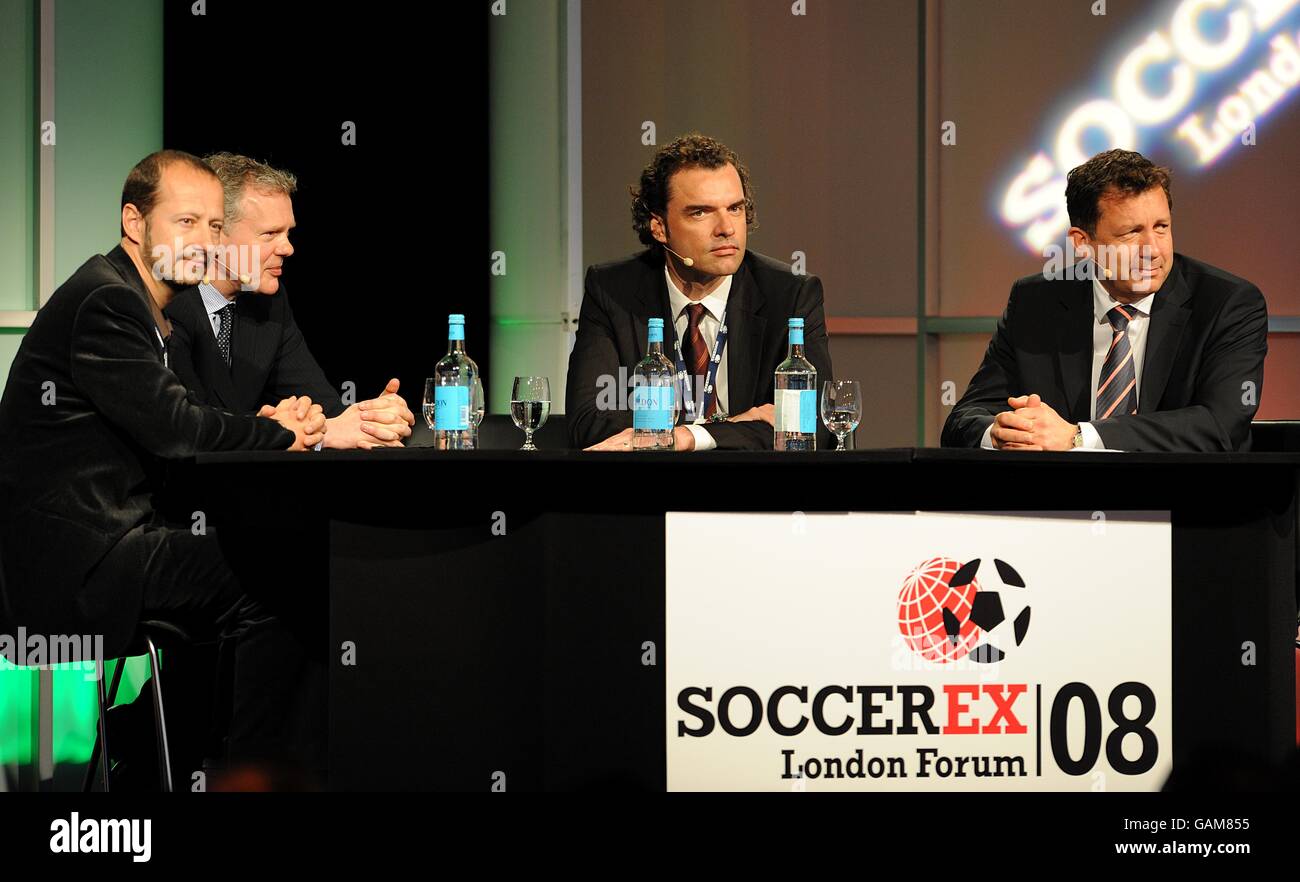 (L-R) Esteve Calzada (ex responsabile marketing Barcellona), Trevor Birch (ex CEO Chelsea, Leeds e Derby) e Rolf Beisswanger (ex direttore sponsor di Siemens) parlano sul palco moderato da Matt Lorenzo di Sky Sports al Soccerex, London Forum, Wembley Stadium. Foto Stock