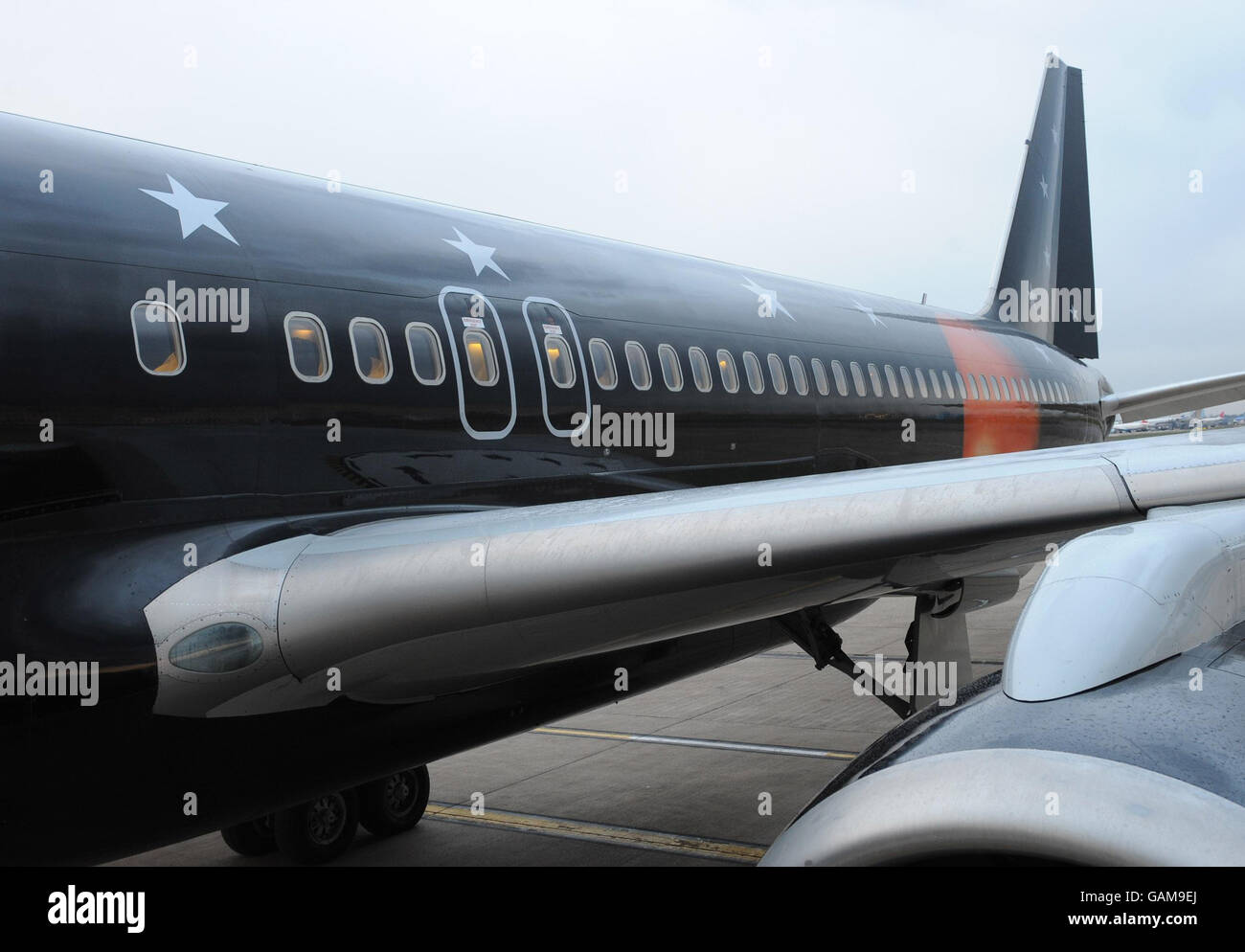 L'aereo di proprietà di Titan Airways che porterà il primo ministro Gordon Brown a New York oggi. Foto Stock