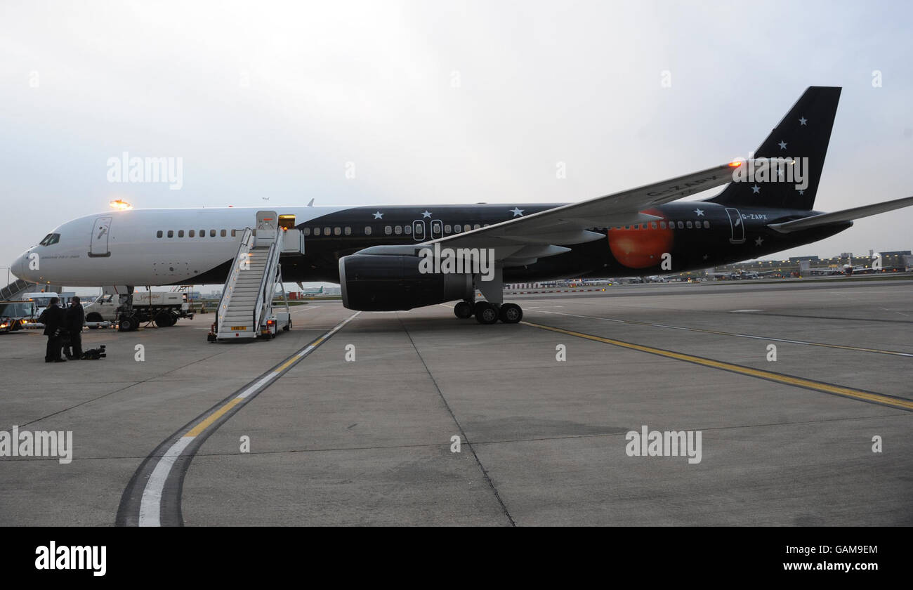 L'aereo di proprietà di Titan Airways che porterà il primo ministro Gordon Brown a New York oggi. Foto Stock