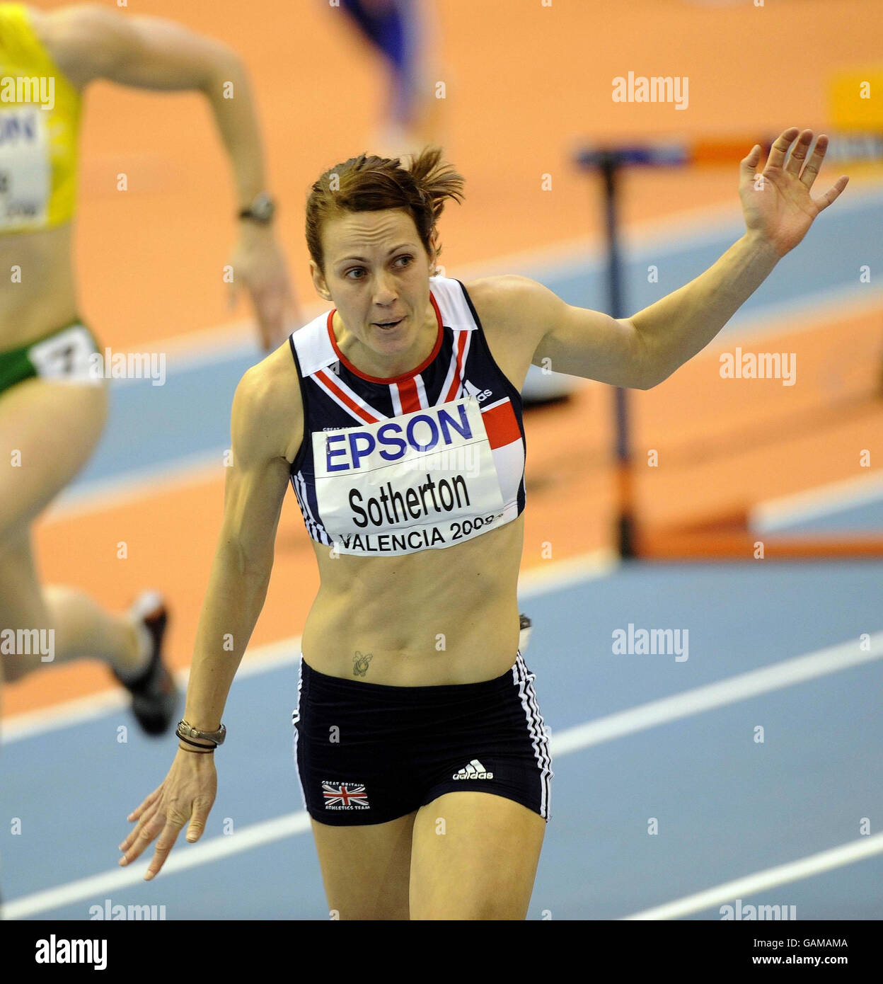 La Gran Bretagna Kelly Sotherton vince i 60m Hurdles nel Pentathlon delle donne durante i Campionati Mondiali Indoor IAAF al Palau Velodromo Luis Puig di Valencia, Spagna. Foto Stock