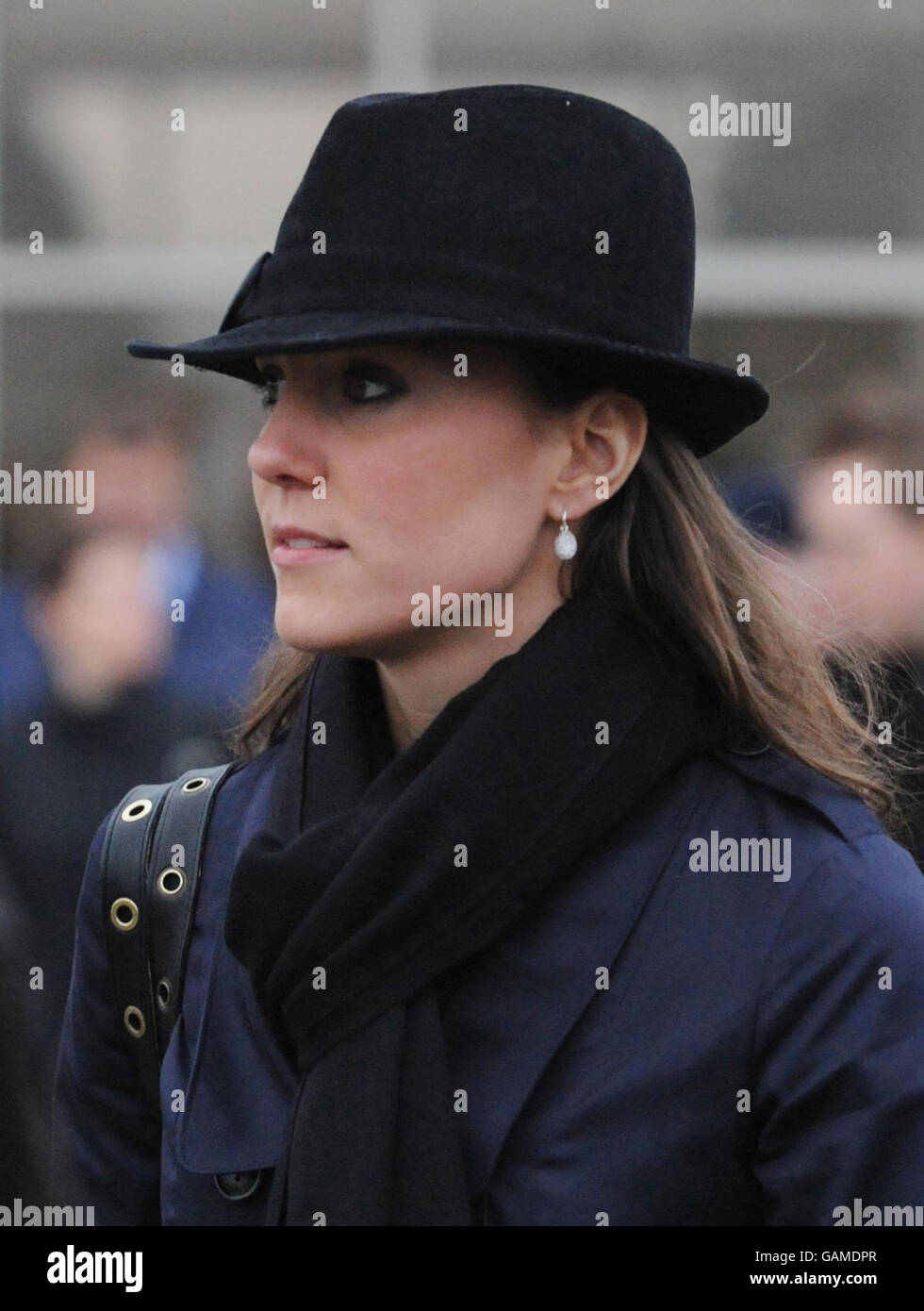 Corse di cavalli - Festival di Cheltenham - quattro giorni - Ippodromo di Cheltenham. Kate Middleton lascia l'ippodromo di Cheltenham. Foto Stock