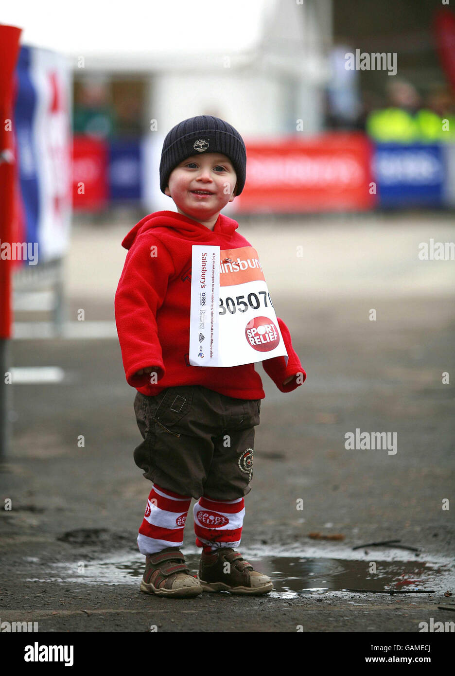 Cameron Clarke, 2, da Kirkaldy presso lo Sport Relief Mile a Princes Street a Edimburgo. Foto Stock