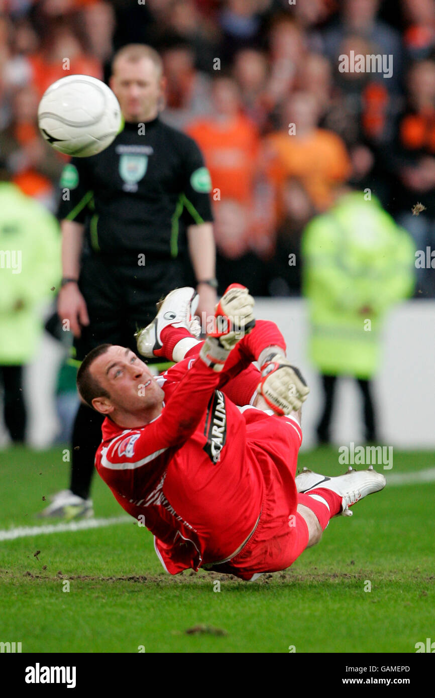 Calcio - CIS Insurance Cup Final - Dundee United contro Rangers - Hampden Park. Allan McGregor, portiere di Rangers, fa un salvataggio durante lo sparo di rigore Foto Stock