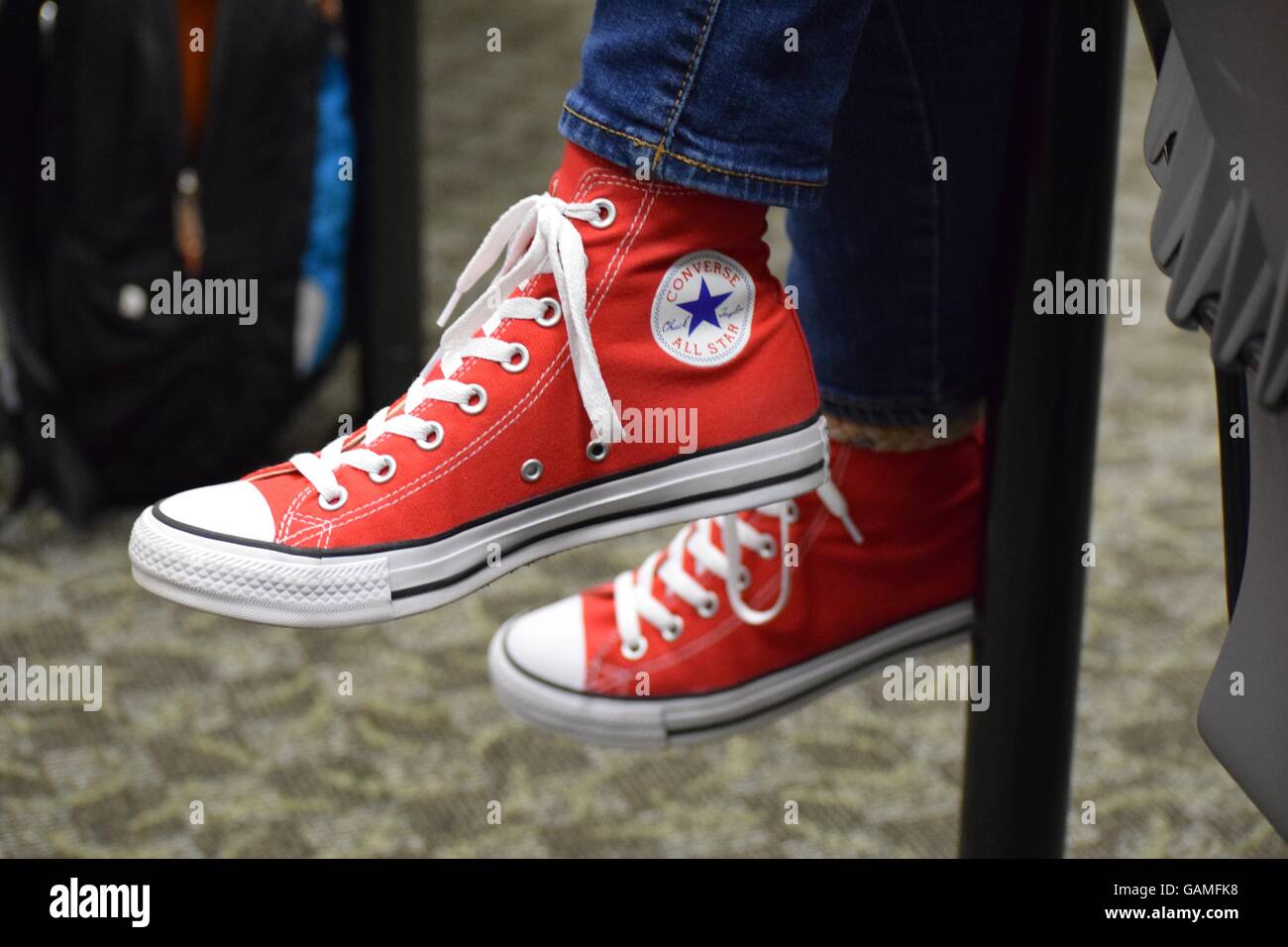 immagini converse rosse