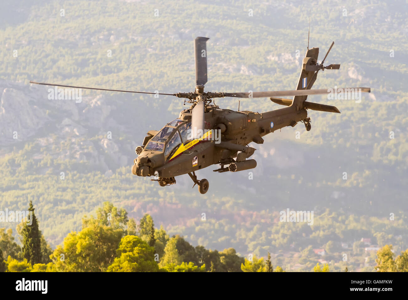 Atene, Grecia 13 settembre 2015. Apache elicottero della Hellenic Air Force team dell'aria ad Atene settimana battenti show. Foto Stock