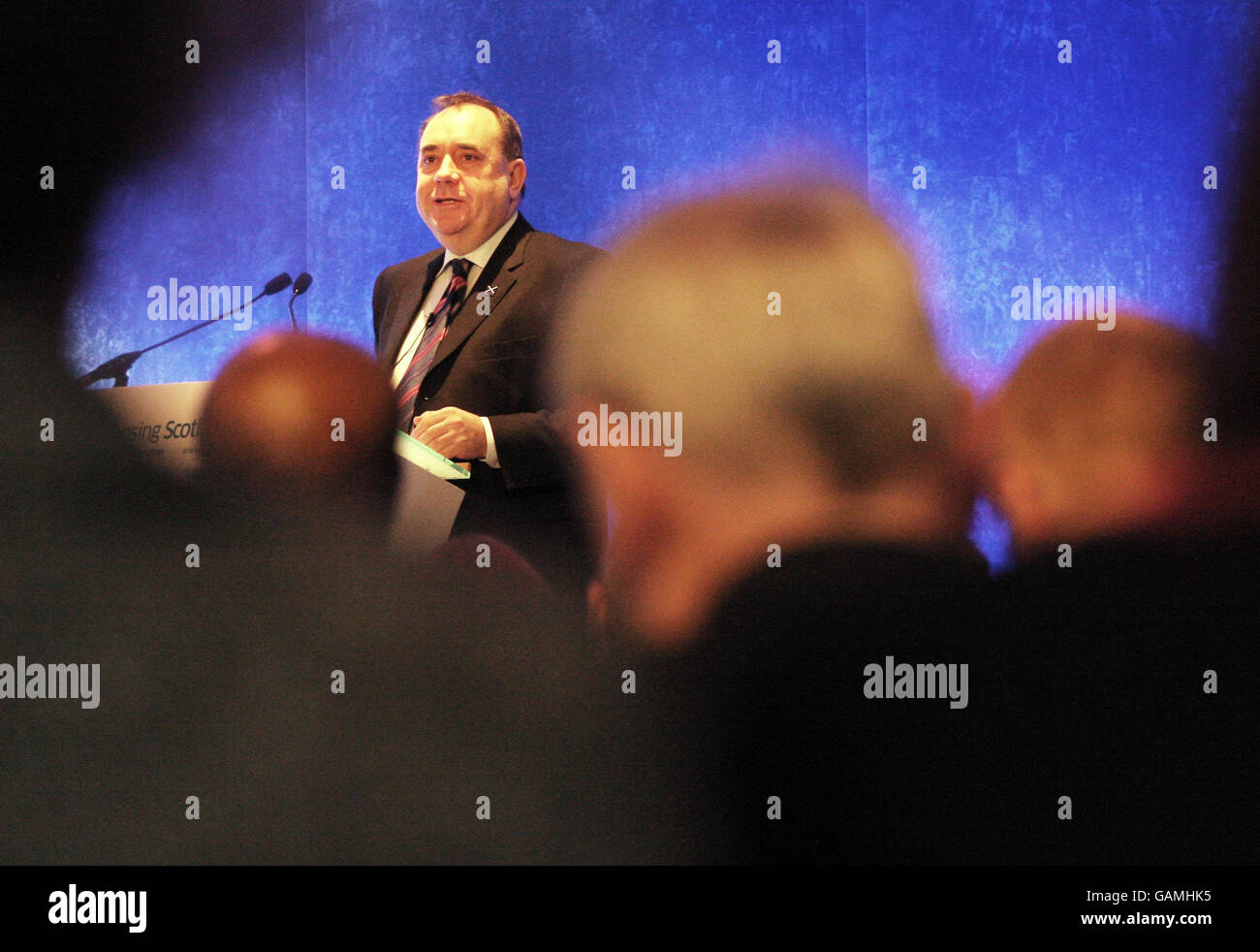 Primo ministro Alex Salmond all'Università di Edimburgo, Scozia, durante il lancio della prossima fase della sua 'conversazione nazionale' sulla costituzione. Foto Stock