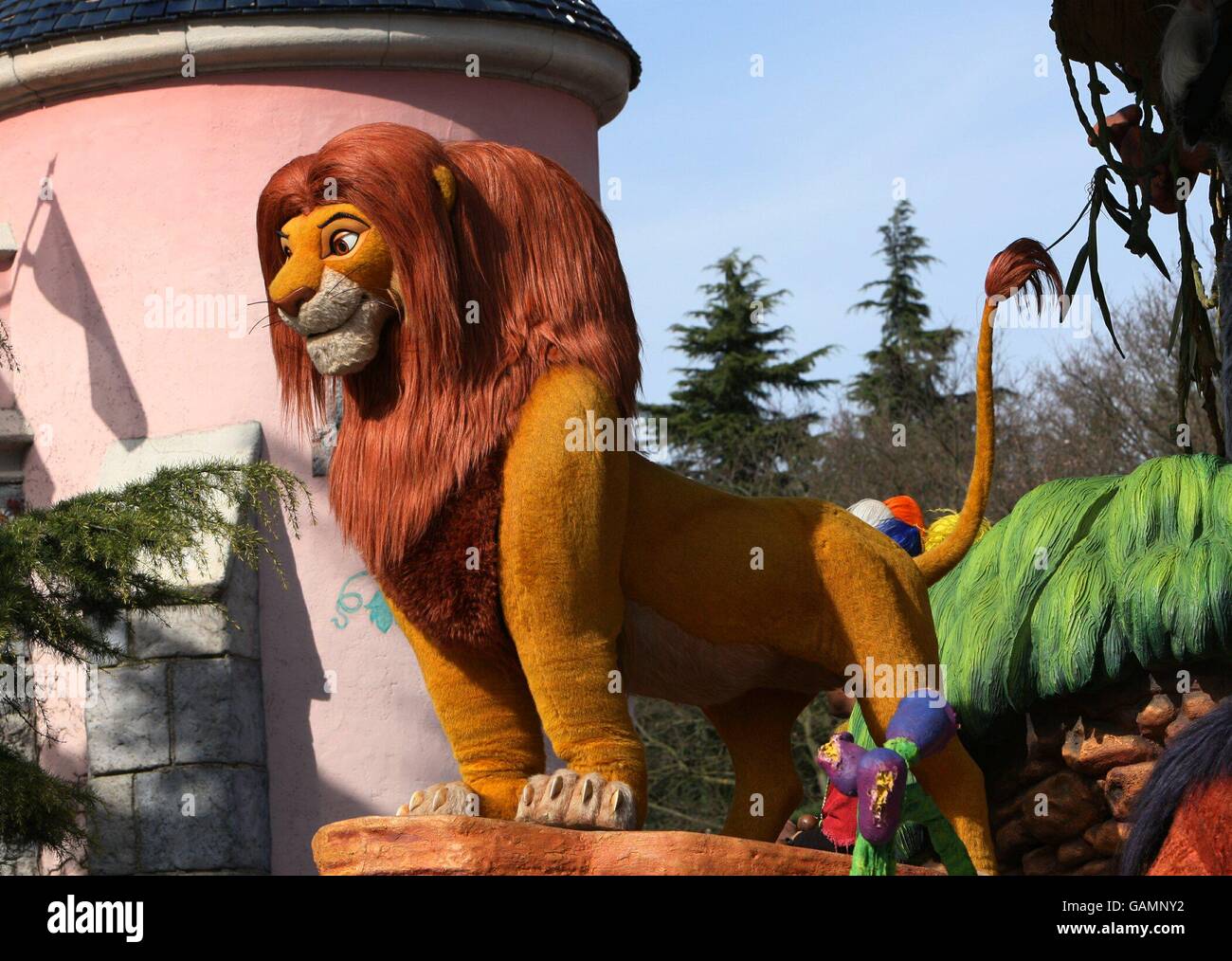 Lion king float immagini e fotografie stock ad alta risoluzione - Alamy
