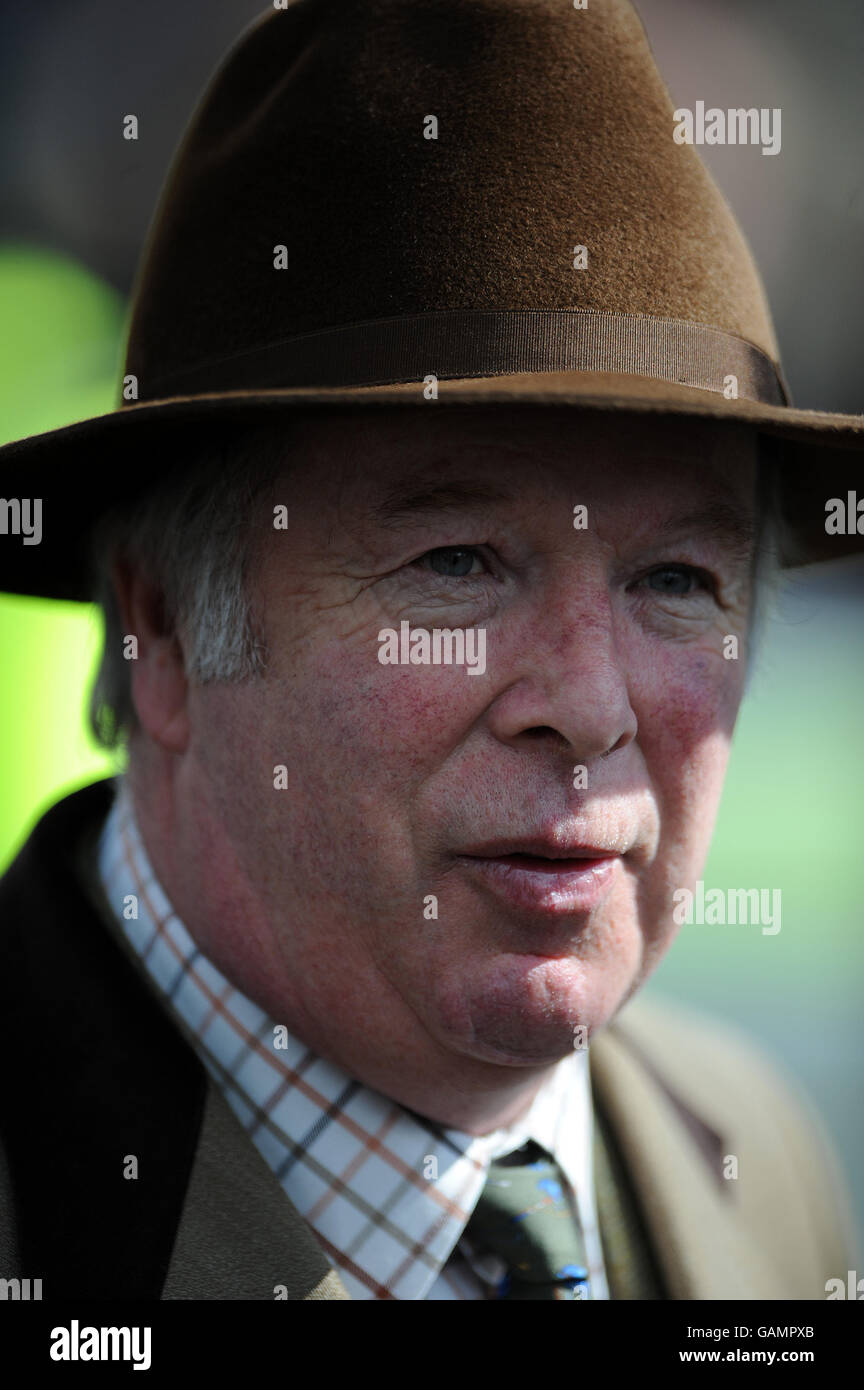 Corse ippiche - il Grand National Meeting di John Smith del 2008 - Ippodromo di Aintree. Howard Johnson, Trainer Foto Stock