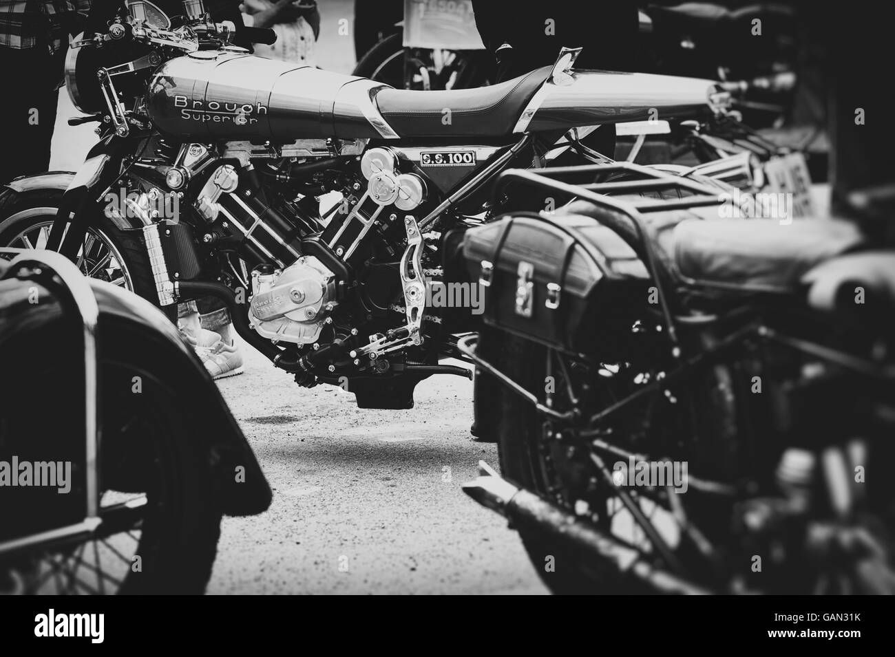 2016 moderno Brough Superior SS100 motocicletta. Classic British motocicletta. Vintage filtro monocromatico Foto Stock