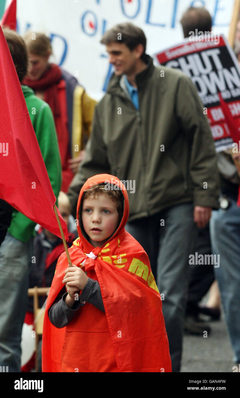 Edimburgo di giorno di maggio 2008 Parade Foto Stock