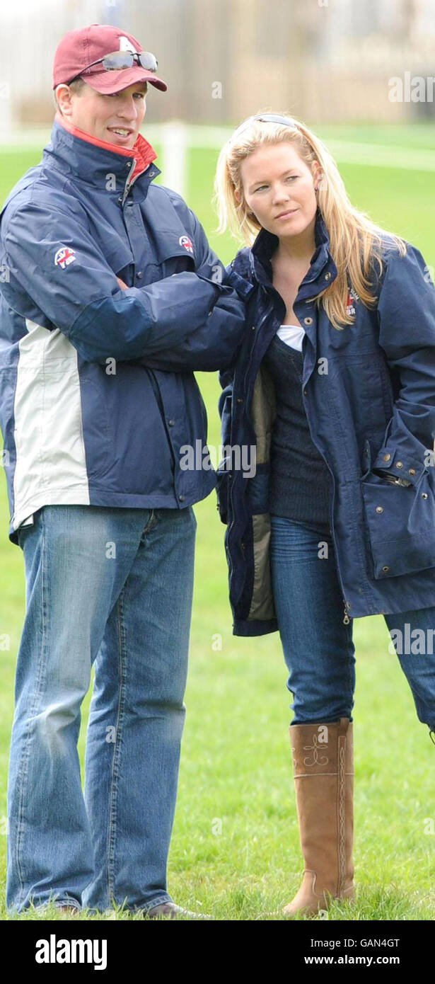 Prove a cavallo di badminton. Peter Phillips con il suo fidanzato Autumn Kelly alla Mitsubishi Motors Badminton Horse Trials. Foto Stock