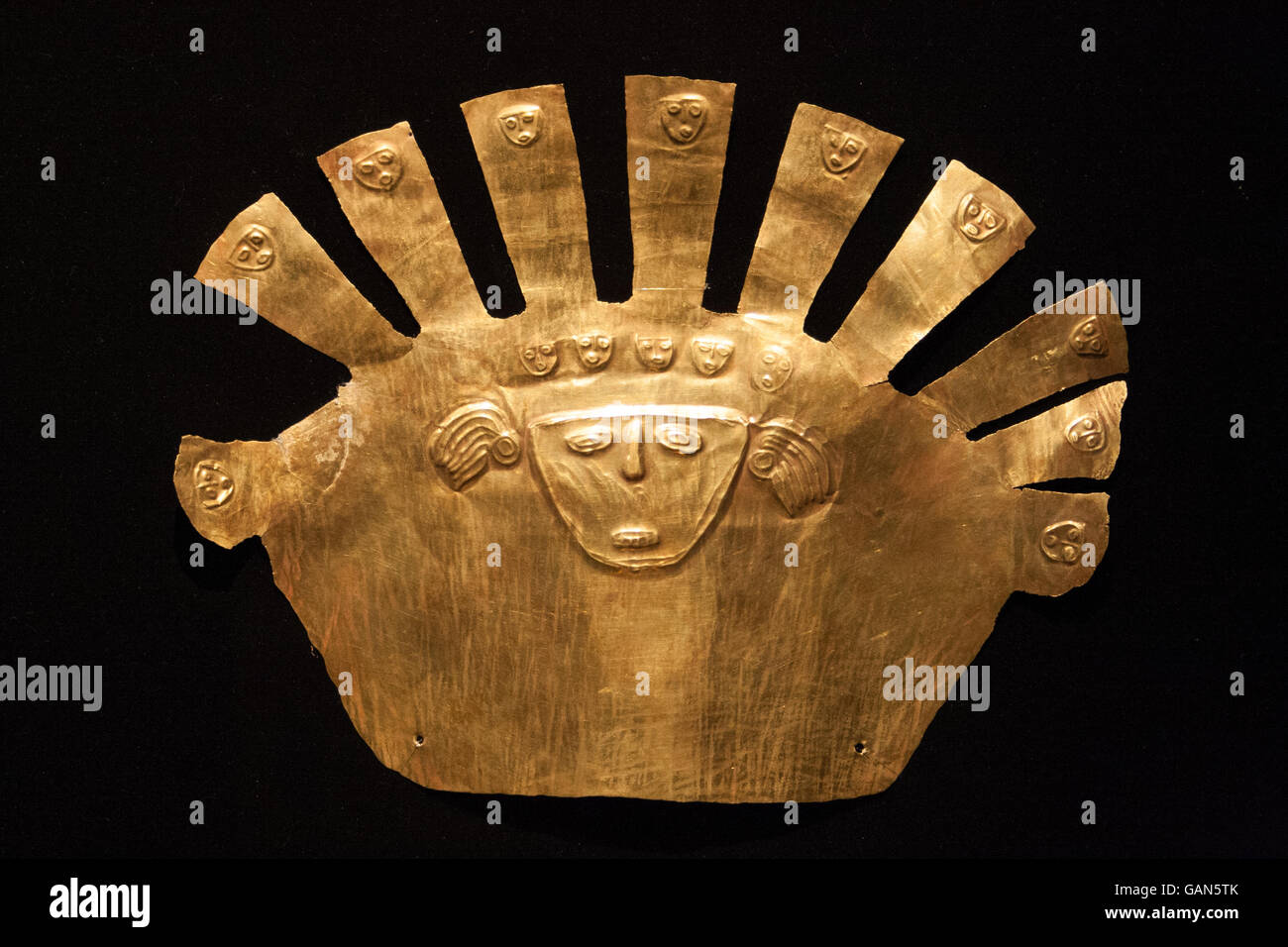 Maschera d'oro del inca Foto Stock