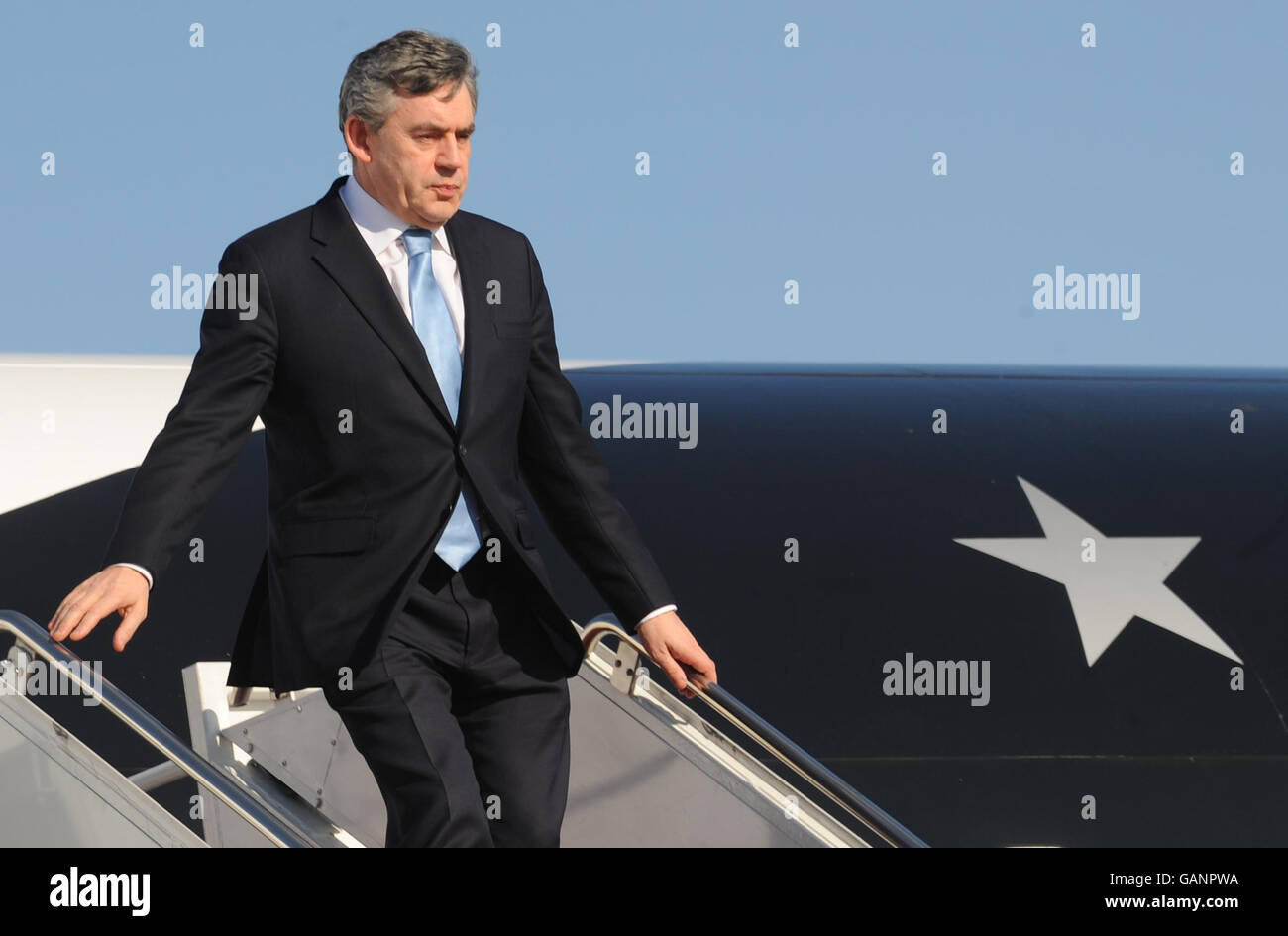 Il primo ministro britannico Gordon Brown arriva alla base aerea di Andrew a Washington DC il primo giorno della sua visita di tre giorni negli Stati Uniti. Foto Stock