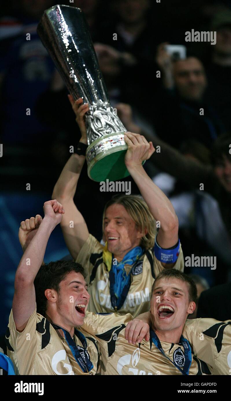 FC Zenit San Pietroburgo festeggia con la coppa UEFA Foto Stock