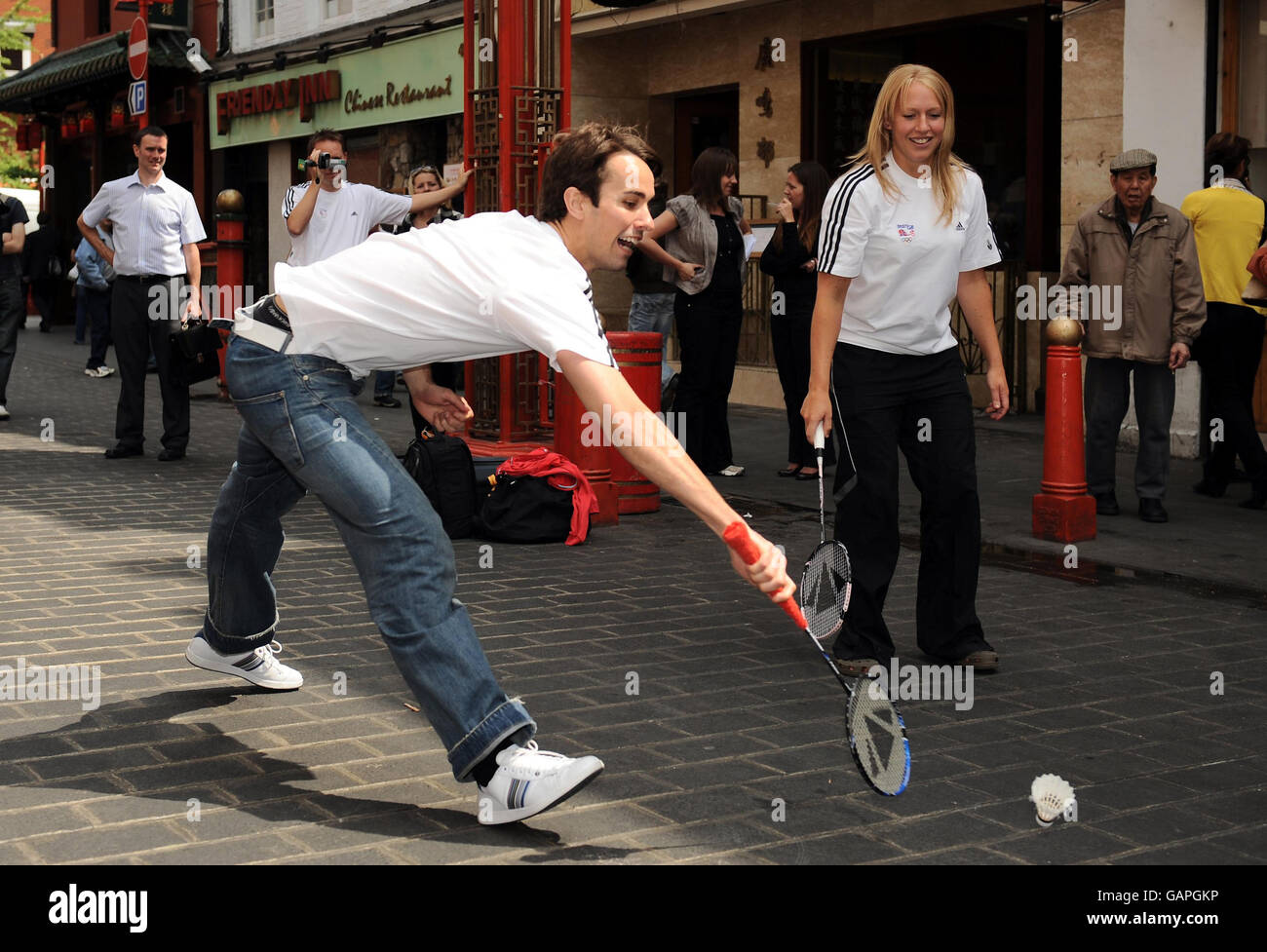 Team GB's Nathan Robertson (a sinistra) e Gail EMM durante la telefonata all'Imperial China Restaurant di Londra. Foto Stock