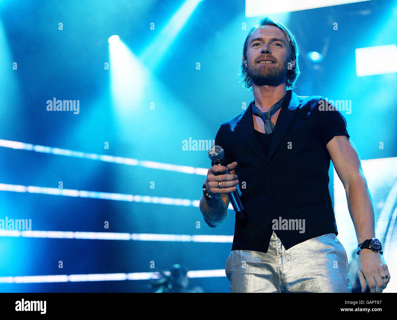 Ronan Keating of Boyzone si esibisce dal vivo in concerto presso l'Odyssey Arena Belfast. Foto Stock Ronan Keating of Boyzone si esibisce dal vivo in concerto presso l'Odyssey Arena Belfast. Foto Stock
