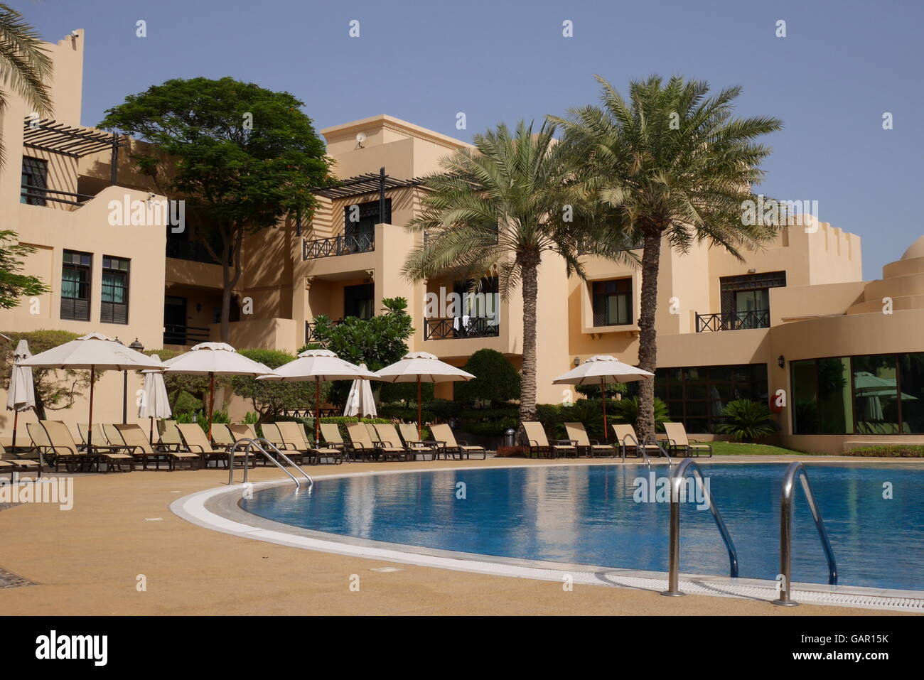 La zona della piscina presso il Novotel, Regno del Bahrein Foto Stock