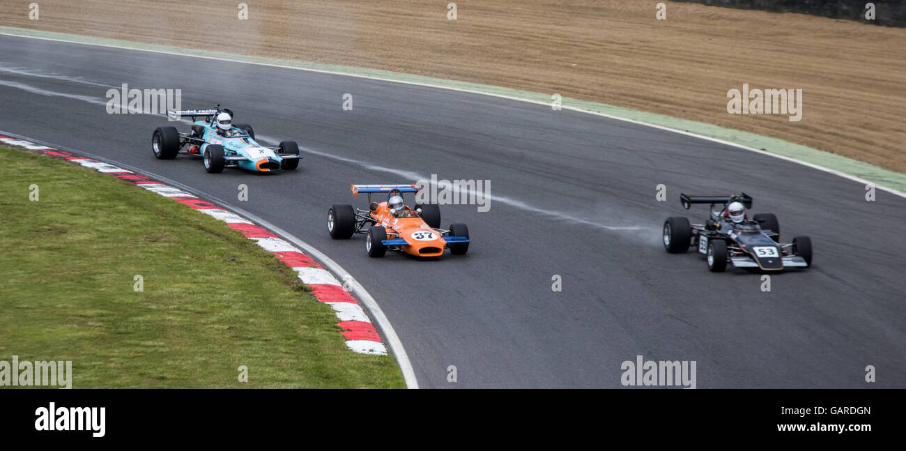 Auto in gara sul tracciato di Brands Hatch, Historic F2 Serie Internazionale FIA, leggende di Brands Hatch Superprix Foto Stock