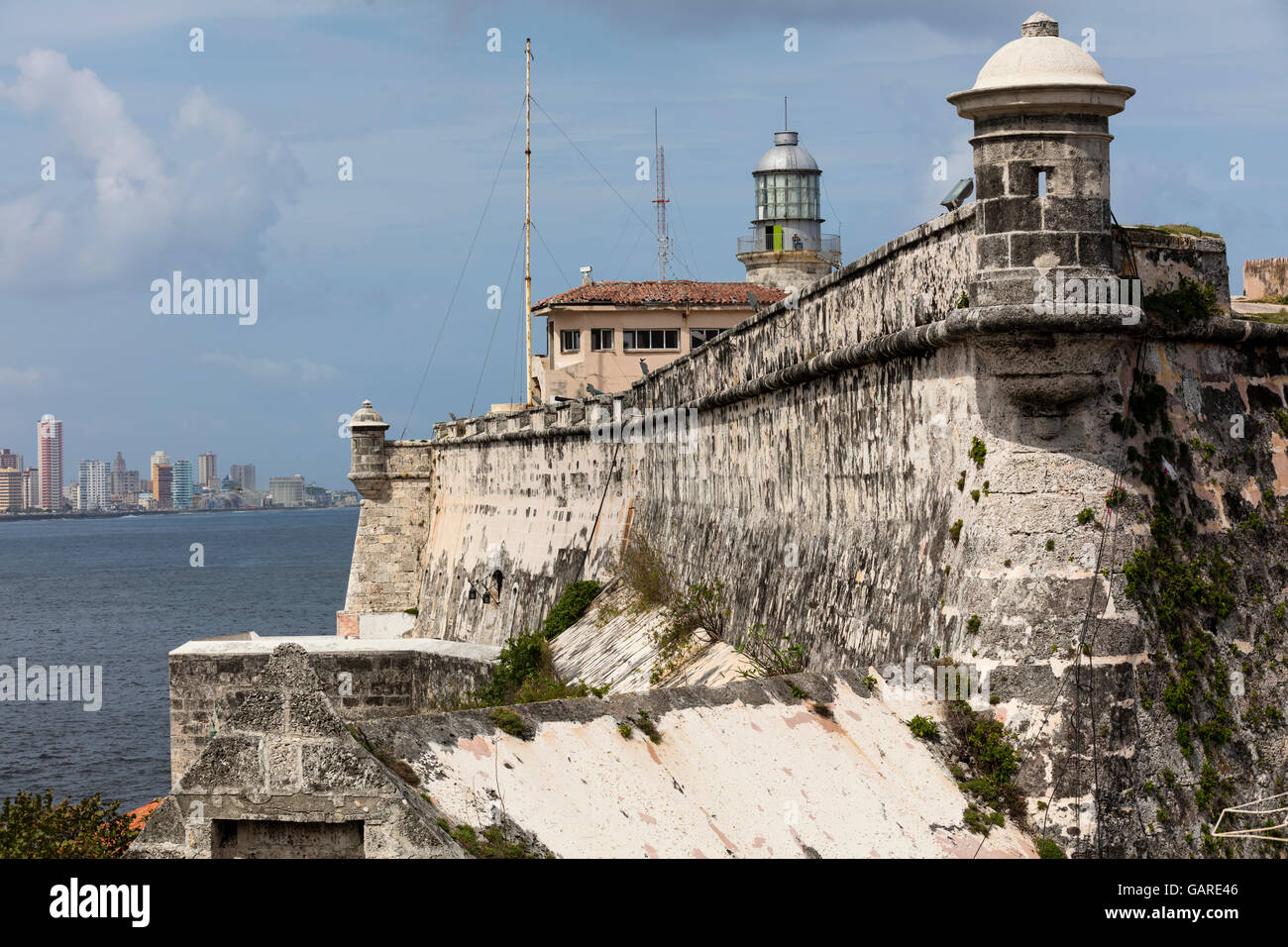 La fortezza e il faro El Morro a l'Avana, Cuba. Città dell Avana in background Foto Stock