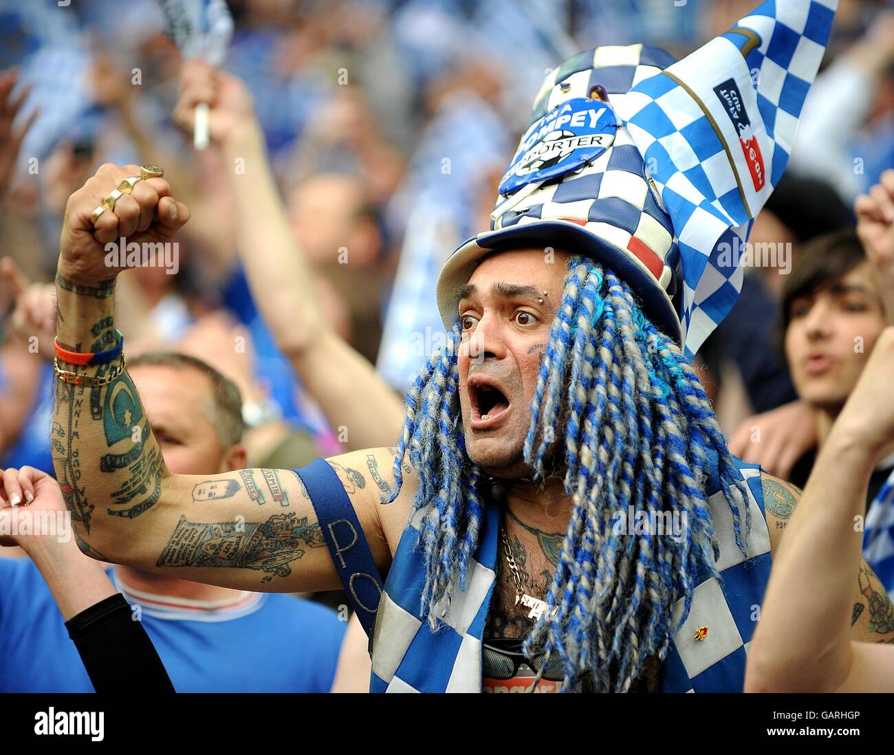 Il fan di Portsmouth John 'Portsmouth Football Club' Westwood è visibilmente emozionale Dopo Portsmouth vince la fa Cup Foto Stock