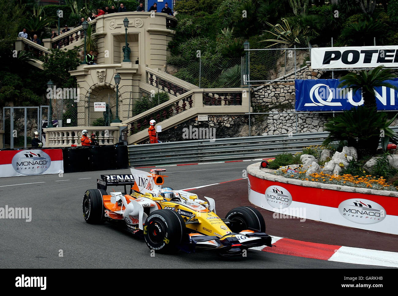 Formula uno Motor Racing - Gran Premio di Monaco - Qualifiche - Monte Carlo. Fernando Alonso in Renault arrotonda il tornante Lowes durante le Qualifiche di Monte Carlo, Monaco. Foto Stock