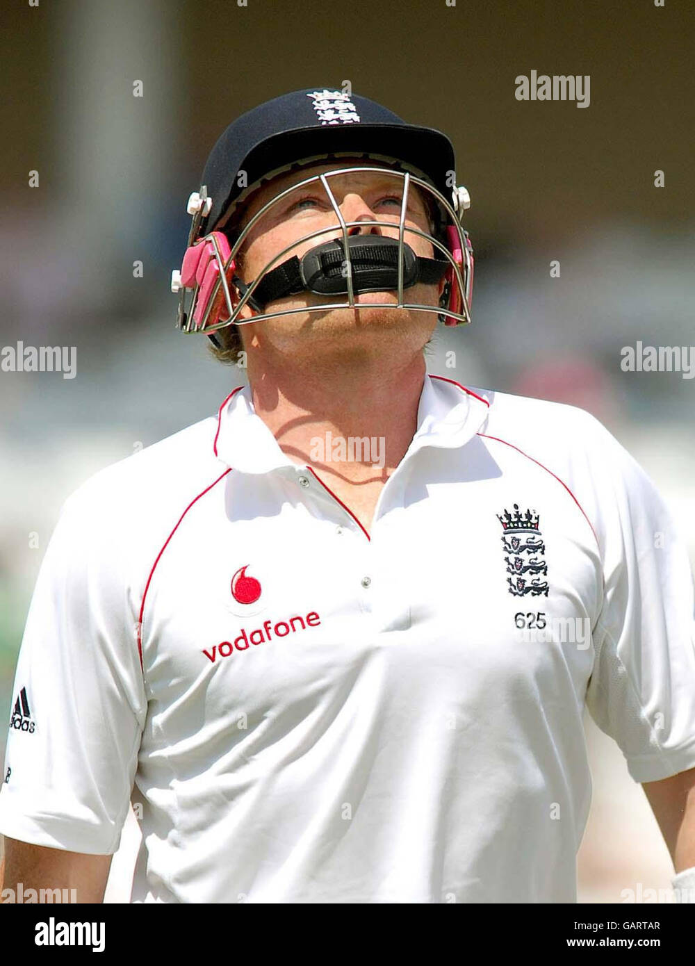 Cricket - terza prova npower Match - Day One - Inghilterra / Nuova Zelanda - Trent Bridge. Ian Bell's Walks of After Falling to New Zealand's Ian o'Brien LBW durante il terzo Npower Test Match a Trent Bridge, Nottingham. Foto Stock