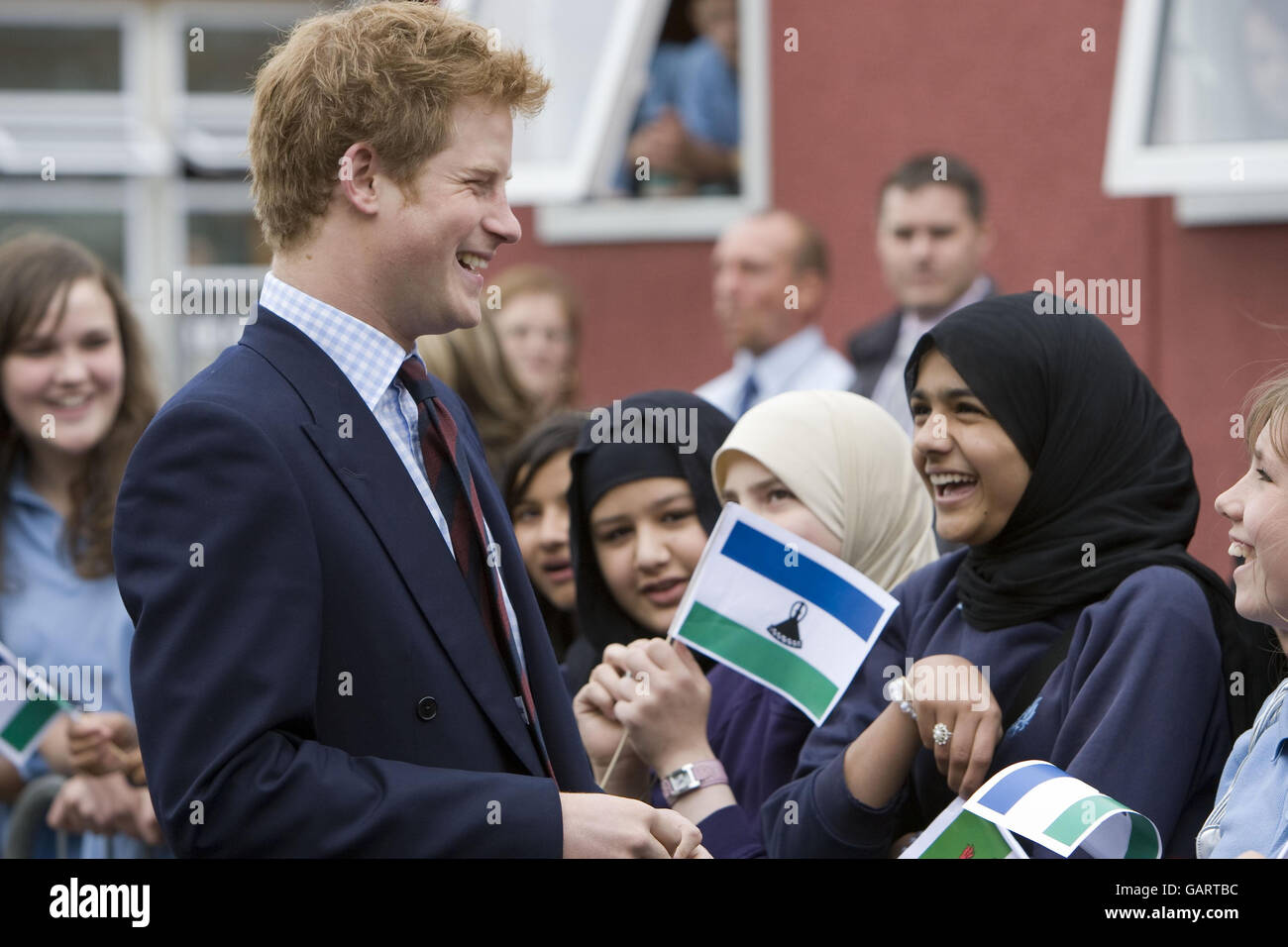 Il principe Harry visite Cardiff Foto Stock