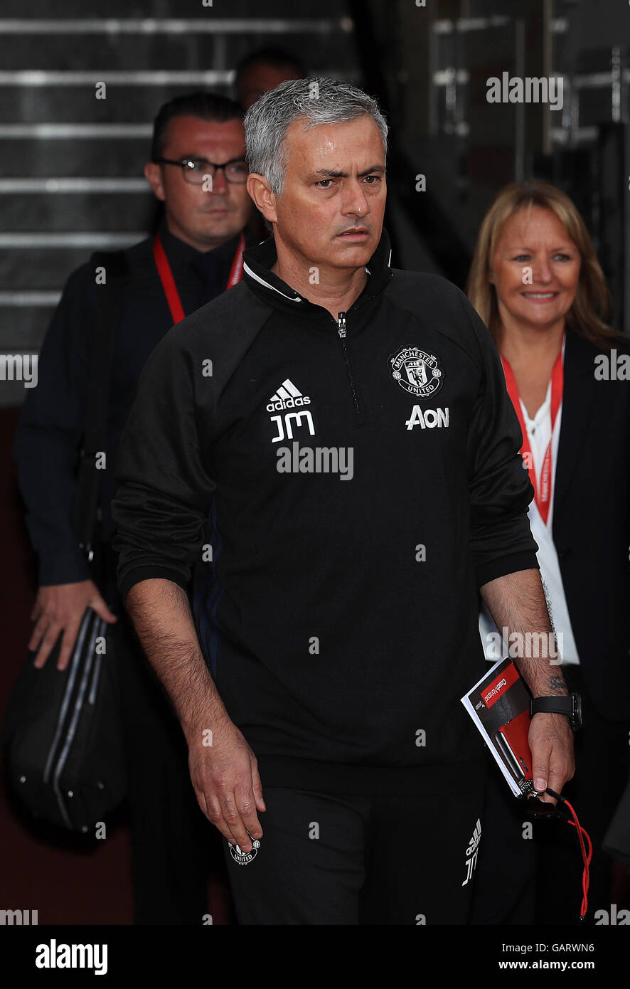 Nuovo Manchester United manager Jose Mourinho arriva per un photocall a Old Trafford, Manchester. Foto Stock