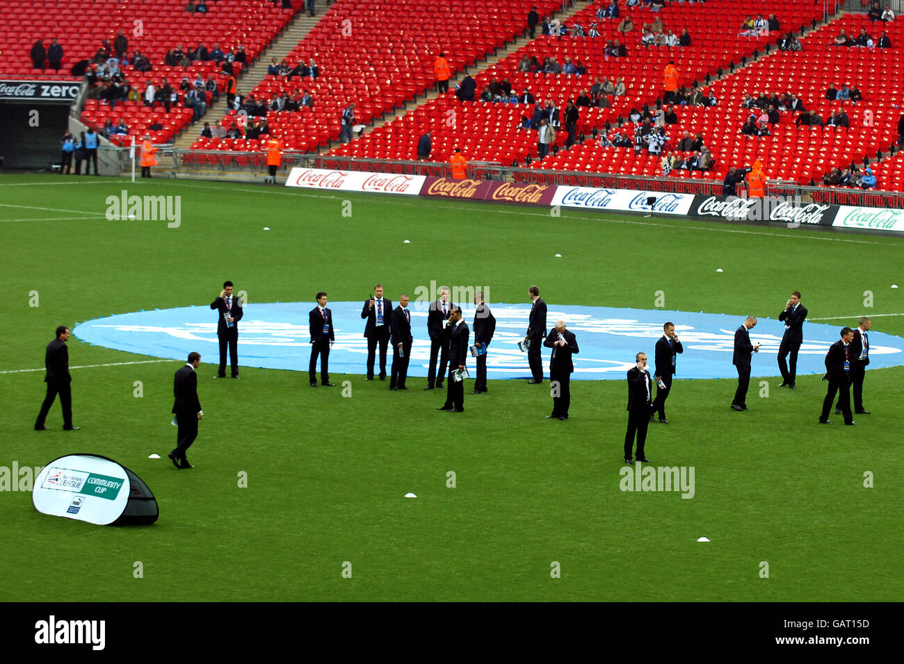 Calcio - Coca-Cola Football League Two - Gioca fuori - finale - Stockport County / Rochdale - Stadio di Wembley. Giocatori in campo prima del calcio d'inizio Foto Stock